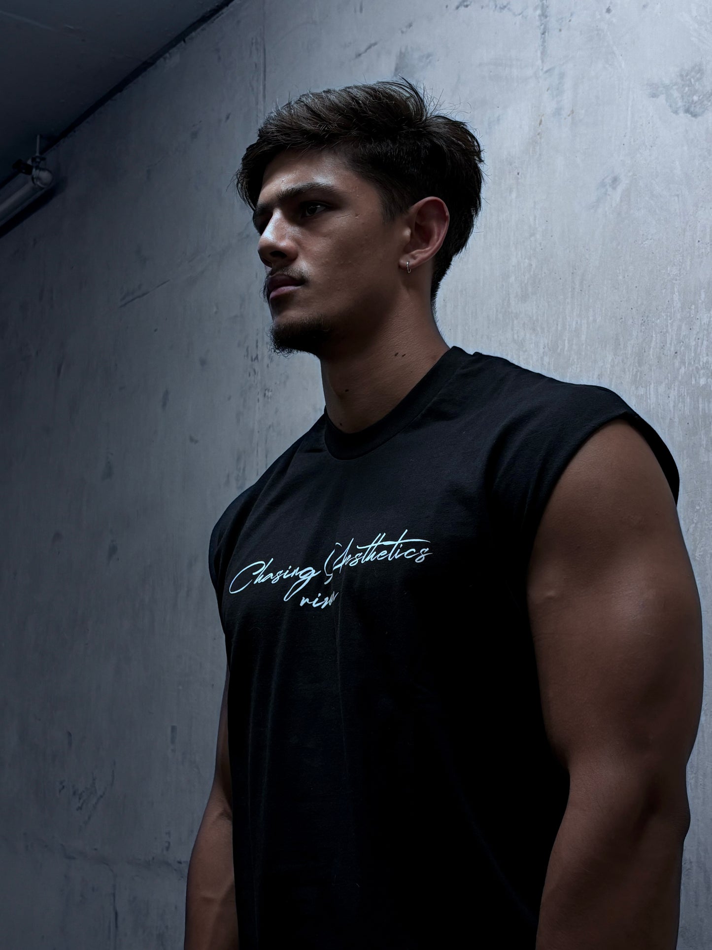 Shadow Cut Off Tank [ Slight Crop ]